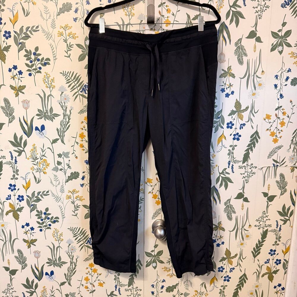 Lululemon Dance Studio Crop